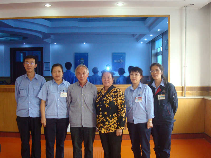 世林膠業(yè)張向宇教授在中航工業(yè)哈爾濱東安發(fā)動機(jī)集團(tuán)公司做技術(shù)指導(dǎo)